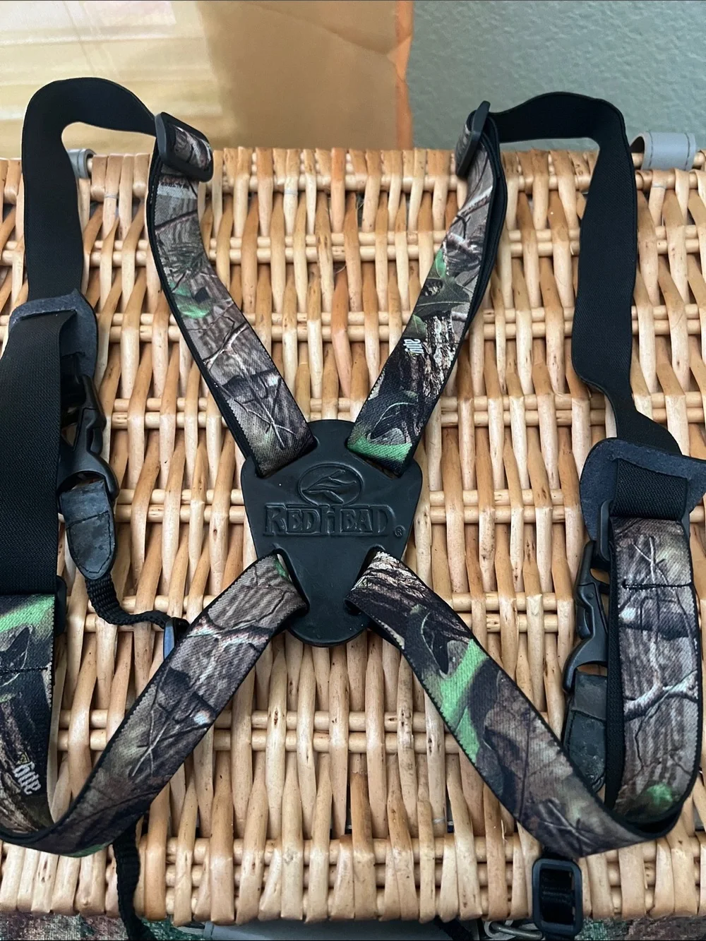 RedHead Camouflage Binocular Harness - Green/Brown Camo